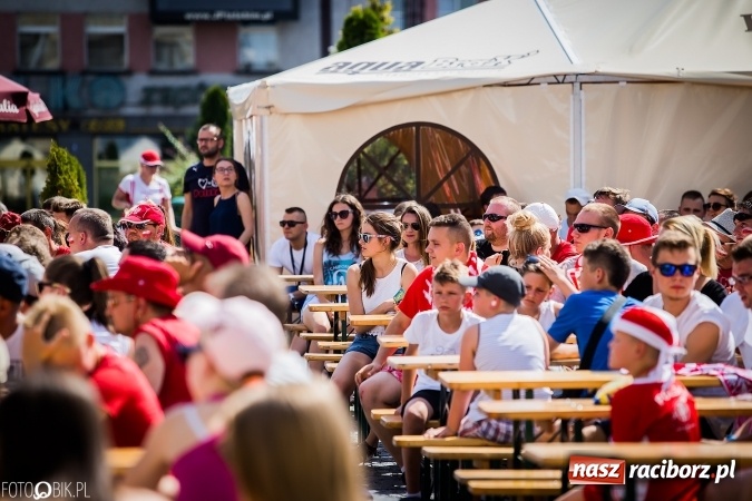 Zdjęcie w galerii na portalu naszraciborz.pl: EURO 2020 w strefie kibica na raciborskim Rynku wiadomości z regionu