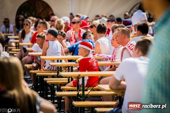 Zdjęcie w galerii na portalu naszraciborz.pl: EURO 2020 w strefie kibica na raciborskim Rynku wiadomości z regionu