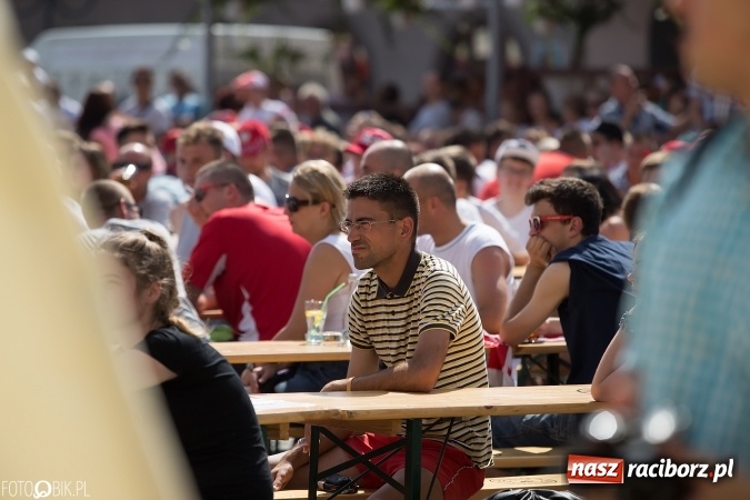 Zdjęcie w galerii na portalu naszraciborz.pl: EURO 2020 w strefie kibica na raciborskim Rynku wiadomości z regionu