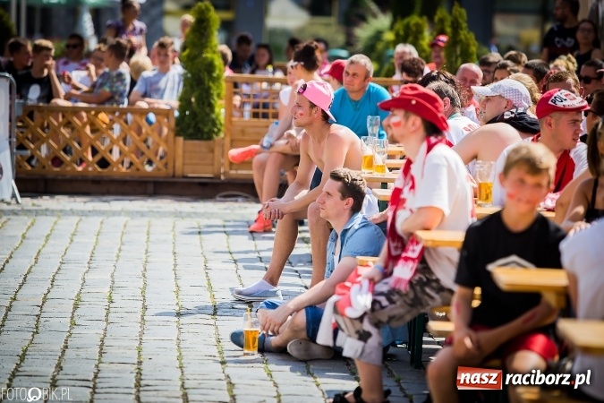 Zdjęcie w galerii na portalu naszraciborz.pl: EURO 2020 w strefie kibica na raciborskim Rynku wiadomości z regionu