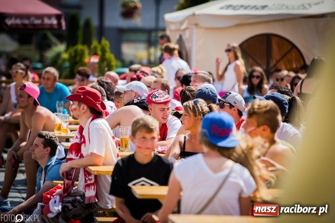 Zdjęcie w galerii na portalu naszraciborz.pl: EURO 2020 w strefie kibica na raciborskim Rynku wiadomości z regionu
