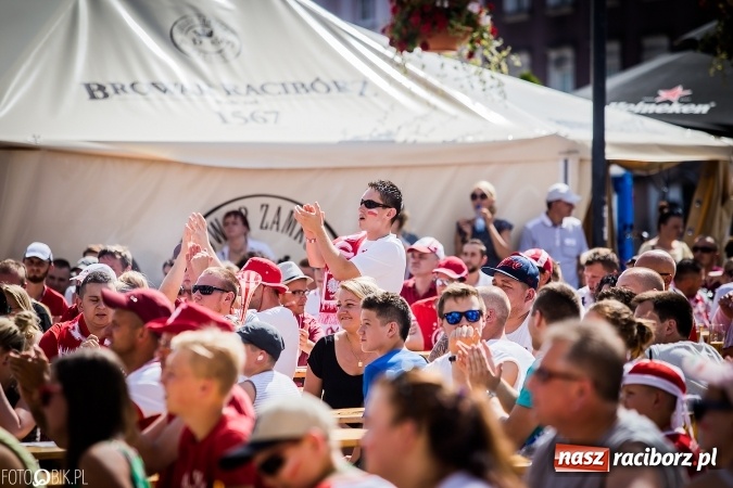 Zdjęcie w galerii na portalu naszraciborz.pl: EURO 2020 w strefie kibica na raciborskim Rynku wiadomości z regionu