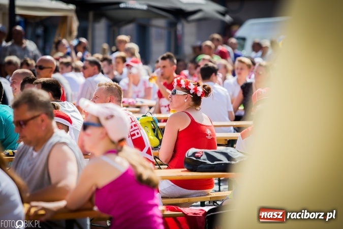 Zdjęcie w galerii na portalu naszraciborz.pl: EURO 2020 w strefie kibica na raciborskim Rynku wiadomości z regionu