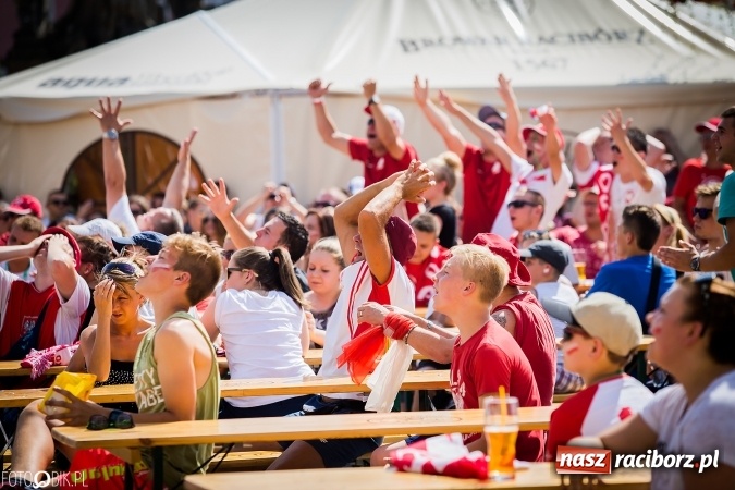 Zdjęcie w galerii na portalu naszraciborz.pl: EURO 2020 w strefie kibica na raciborskim Rynku wiadomości z regionu