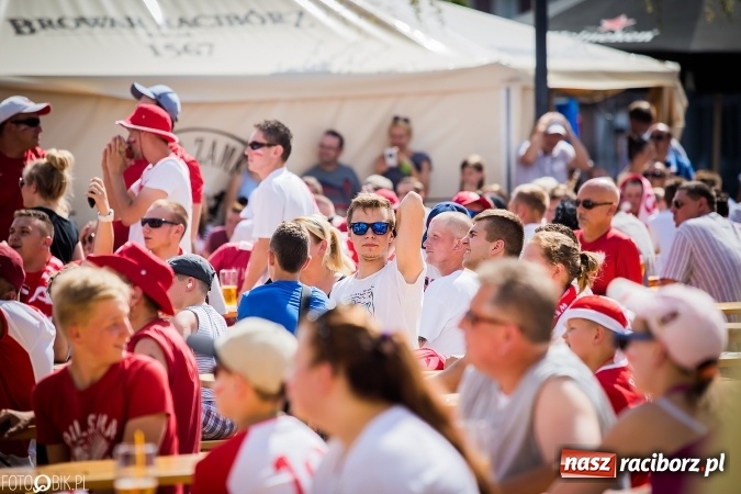 Zdjęcie w galerii na portalu naszraciborz.pl: EURO 2020 w strefie kibica na raciborskim Rynku wiadomości z regionu