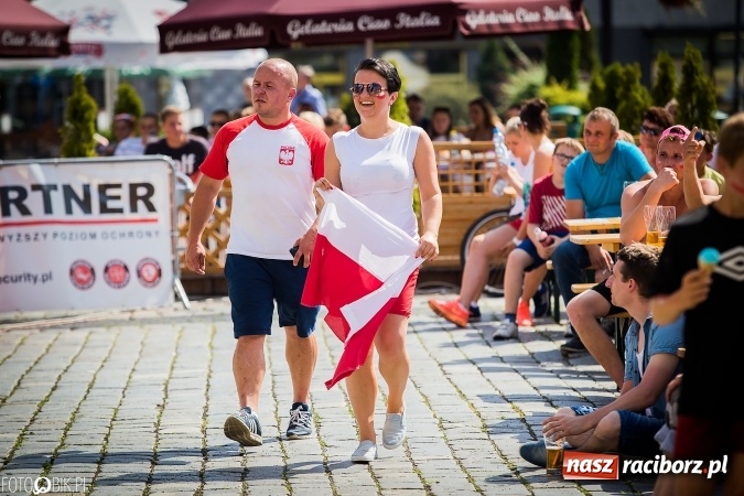 Zdjęcie w galerii na portalu naszraciborz.pl: EURO 2020 w strefie kibica na raciborskim Rynku wiadomości z regionu