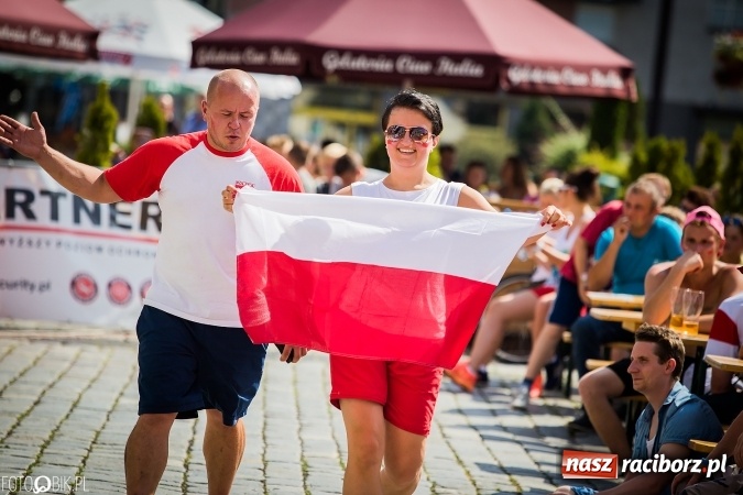 Zdjęcie w galerii na portalu naszraciborz.pl: EURO 2020 w strefie kibica na raciborskim Rynku wiadomości z regionu