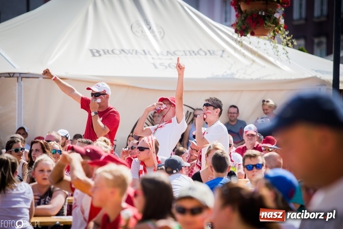 Zdjęcie w galerii na portalu naszraciborz.pl: EURO 2020 w strefie kibica na raciborskim Rynku wiadomości z regionu