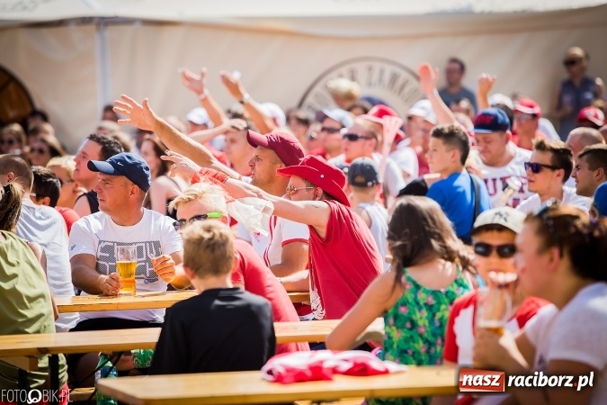 Zdjęcie w galerii na portalu naszraciborz.pl: EURO 2020 w strefie kibica na raciborskim Rynku wiadomości z regionu