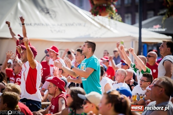 Zdjęcie w galerii na portalu naszraciborz.pl: EURO 2020 w strefie kibica na raciborskim Rynku wiadomości z regionu