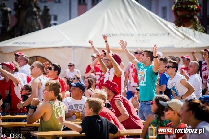 Zdjęcie w galerii na portalu naszraciborz.pl: EURO 2020 w strefie kibica na raciborskim Rynku wiadomości z regionu