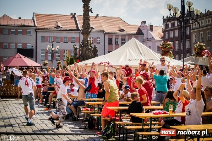 Zdjęcie w galerii na portalu naszraciborz.pl: EURO 2020 w strefie kibica na raciborskim Rynku wiadomości z regionu