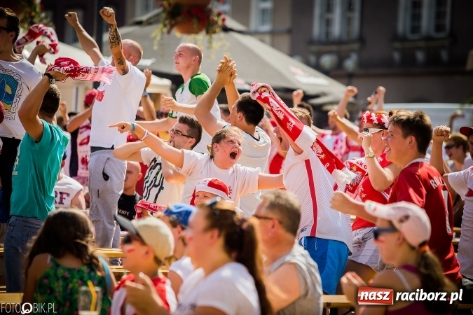Zdjęcie w galerii na portalu naszraciborz.pl: EURO 2020 w strefie kibica na raciborskim Rynku wiadomości z regionu