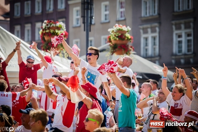 Zdjęcie w galerii na portalu naszraciborz.pl: EURO 2020 w strefie kibica na raciborskim Rynku wiadomości z regionu