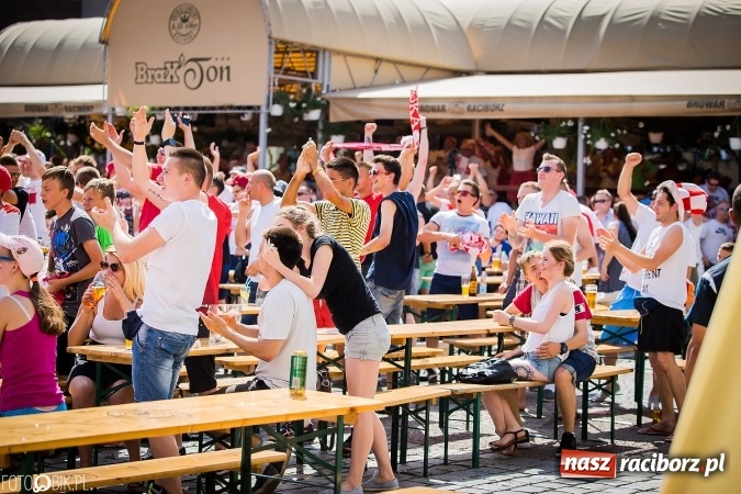 Zdjęcie w galerii na portalu naszraciborz.pl: EURO 2020 w strefie kibica na raciborskim Rynku wiadomości z regionu