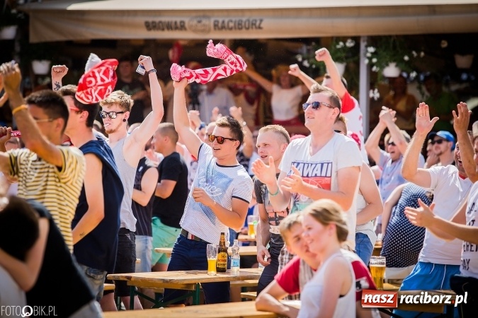 Zdjęcie w galerii na portalu naszraciborz.pl: EURO 2020 w strefie kibica na raciborskim Rynku wiadomości z regionu