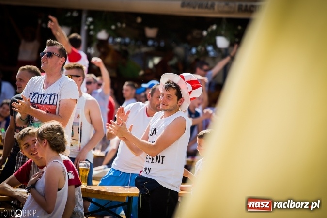 Zdjęcie w galerii na portalu naszraciborz.pl: EURO 2020 w strefie kibica na raciborskim Rynku wiadomości z regionu