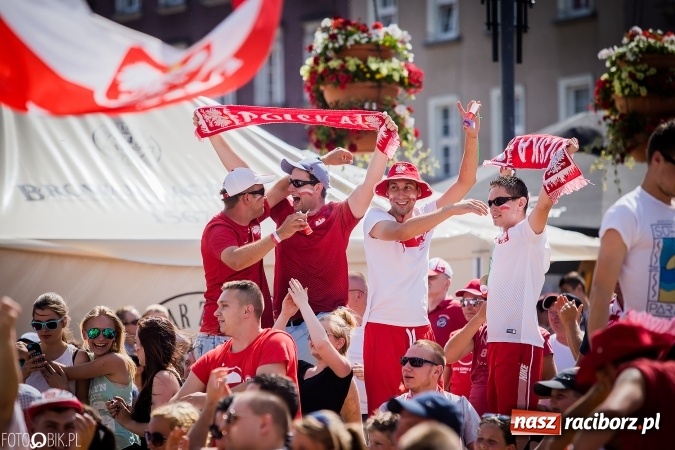 Zdjęcie w galerii na portalu naszraciborz.pl: EURO 2020 w strefie kibica na raciborskim Rynku wiadomości z regionu