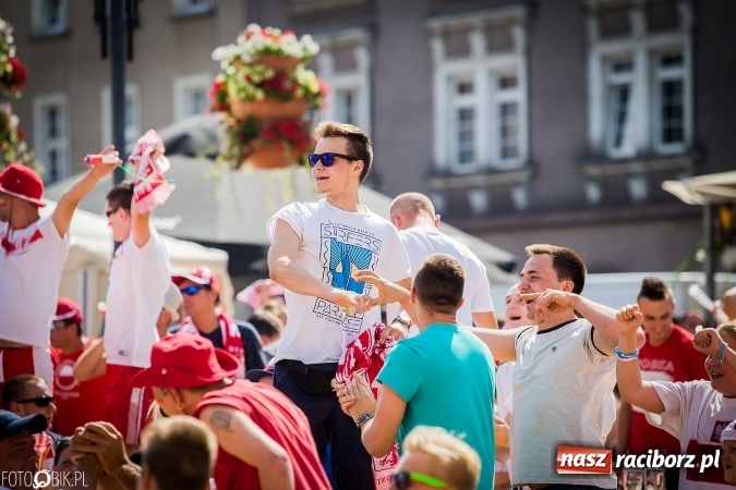 Zdjęcie w galerii na portalu naszraciborz.pl: EURO 2020 w strefie kibica na raciborskim Rynku wiadomości z regionu