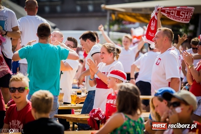 Zdjęcie w galerii na portalu naszraciborz.pl: EURO 2020 w strefie kibica na raciborskim Rynku wiadomości z regionu