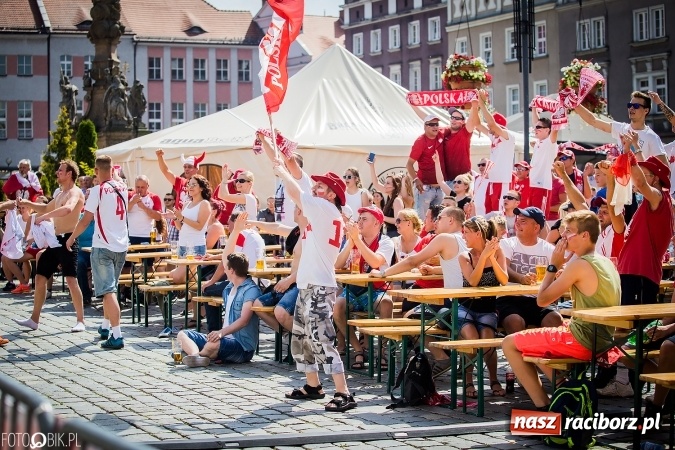 Zdjęcie w galerii na portalu naszraciborz.pl: EURO 2020 w strefie kibica na raciborskim Rynku wiadomości z regionu