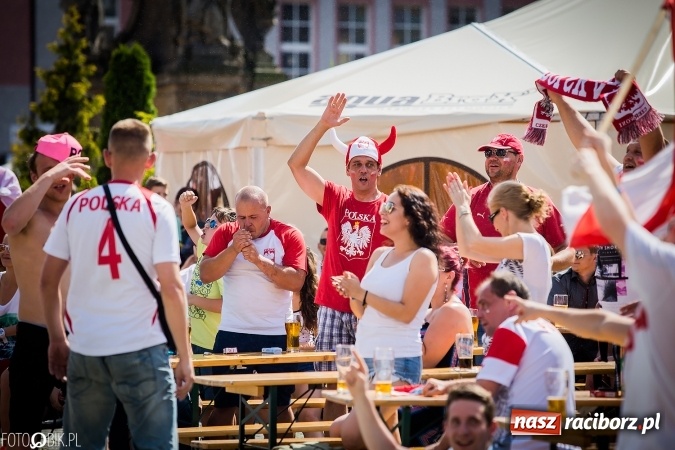 Zdjęcie w galerii na portalu naszraciborz.pl: EURO 2020 w strefie kibica na raciborskim Rynku wiadomości z regionu