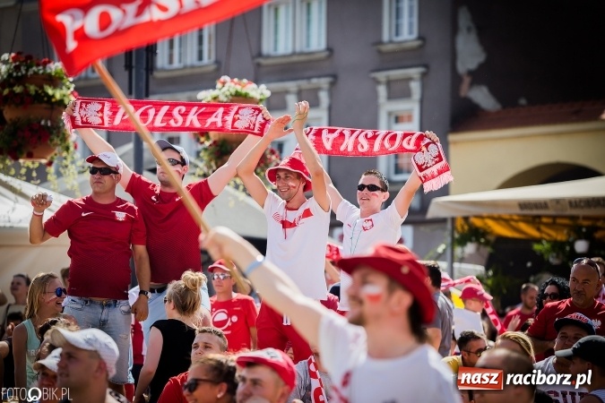 Zdjęcie w galerii na portalu naszraciborz.pl: EURO 2020 w strefie kibica na raciborskim Rynku wiadomości z regionu