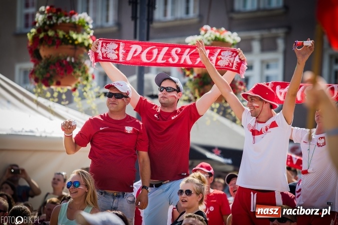 Zdjęcie w galerii na portalu naszraciborz.pl: EURO 2020 w strefie kibica na raciborskim Rynku wiadomości z regionu