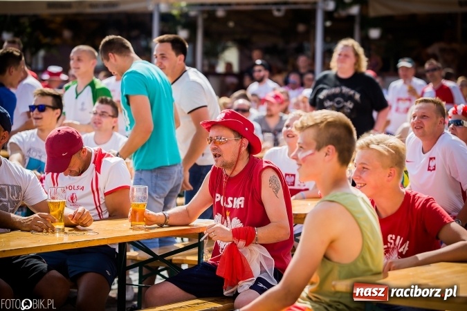 Zdjęcie w galerii na portalu naszraciborz.pl: EURO 2020 w strefie kibica na raciborskim Rynku wiadomości z regionu