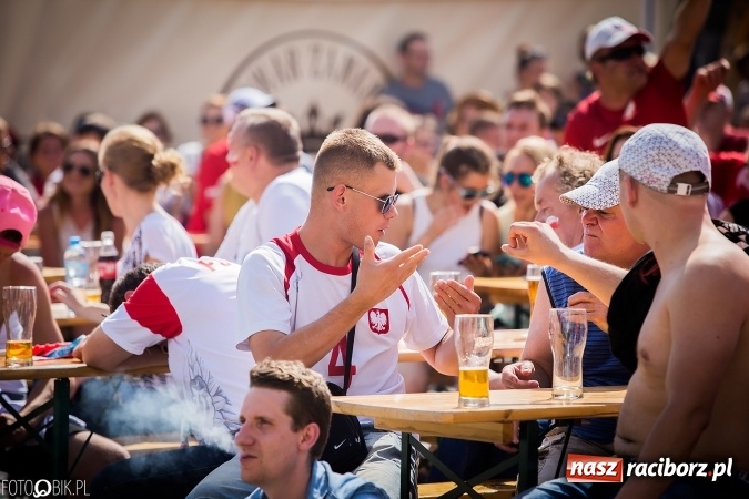 Zdjęcie w galerii na portalu naszraciborz.pl: EURO 2020 w strefie kibica na raciborskim Rynku wiadomości z regionu