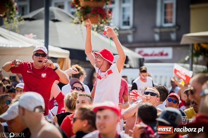 Zdjęcie w galerii na portalu naszraciborz.pl: EURO 2020 w strefie kibica na raciborskim Rynku wiadomości z regionu