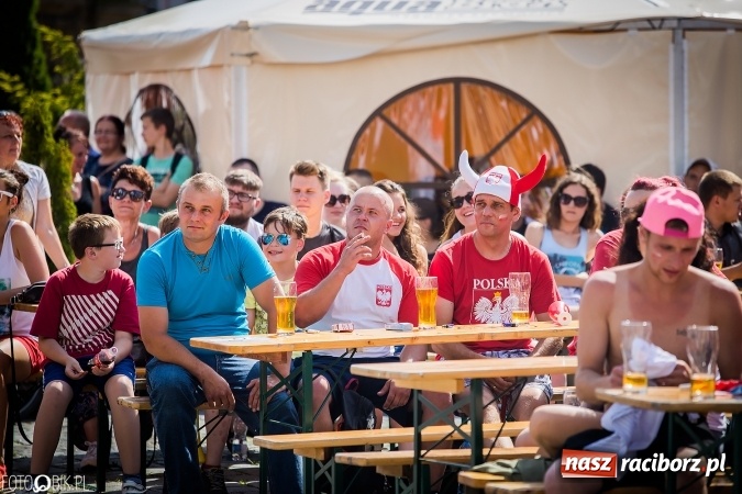 Zdjęcie w galerii na portalu naszraciborz.pl: EURO 2020 w strefie kibica na raciborskim Rynku wiadomości z regionu