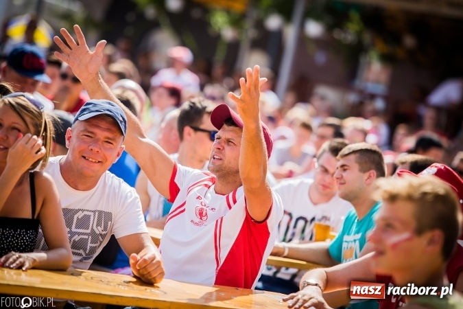 Zdjęcie w galerii na portalu naszraciborz.pl: EURO 2020 w strefie kibica na raciborskim Rynku wiadomości z regionu