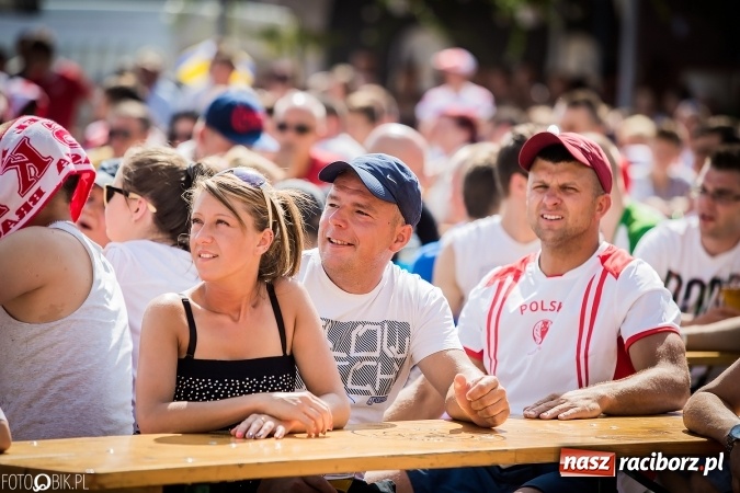 Zdjęcie w galerii na portalu naszraciborz.pl: EURO 2020 w strefie kibica na raciborskim Rynku wiadomości z regionu