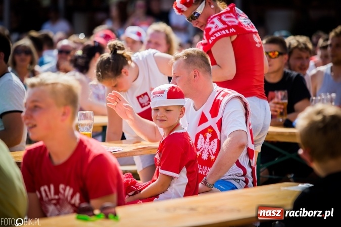 Zdjęcie w galerii na portalu naszraciborz.pl: EURO 2020 w strefie kibica na raciborskim Rynku wiadomości z regionu
