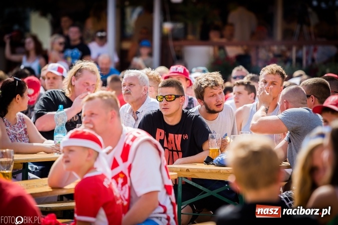 Zdjęcie w galerii na portalu naszraciborz.pl: EURO 2020 w strefie kibica na raciborskim Rynku wiadomości z regionu