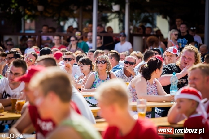 Zdjęcie w galerii na portalu naszraciborz.pl: EURO 2020 w strefie kibica na raciborskim Rynku wiadomości z regionu