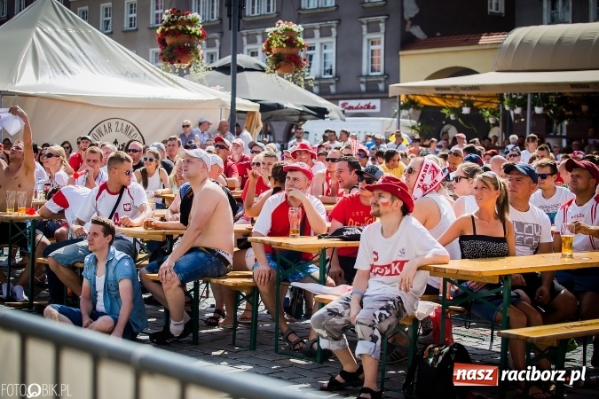 Zdjęcie w galerii na portalu naszraciborz.pl: EURO 2020 w strefie kibica na raciborskim Rynku wiadomości z regionu