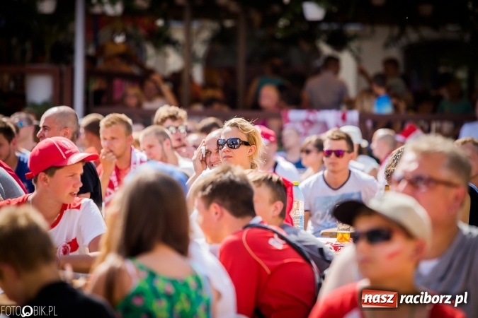 Zdjęcie w galerii na portalu naszraciborz.pl: EURO 2020 w strefie kibica na raciborskim Rynku wiadomości z regionu