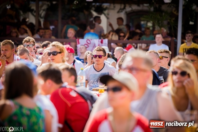 Zdjęcie w galerii na portalu naszraciborz.pl: EURO 2020 w strefie kibica na raciborskim Rynku wiadomości z regionu