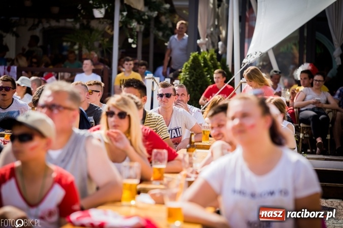 Zdjęcie w galerii na portalu naszraciborz.pl: EURO 2020 w strefie kibica na raciborskim Rynku wiadomości z regionu