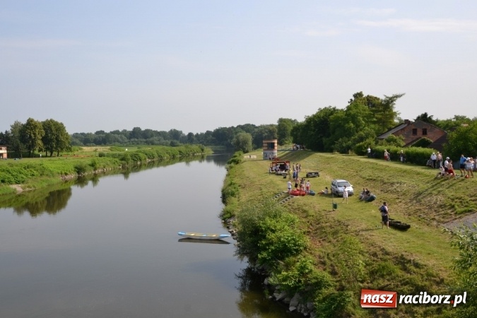 Zdjęcie w galerii na portalu naszraciborz.pl: Graniczne meandry otwarte. Gmina Krzyżanowice i miasto Bogumin oficjalnie rozpoczęli sezon wodniacki  wiadomości z regionu