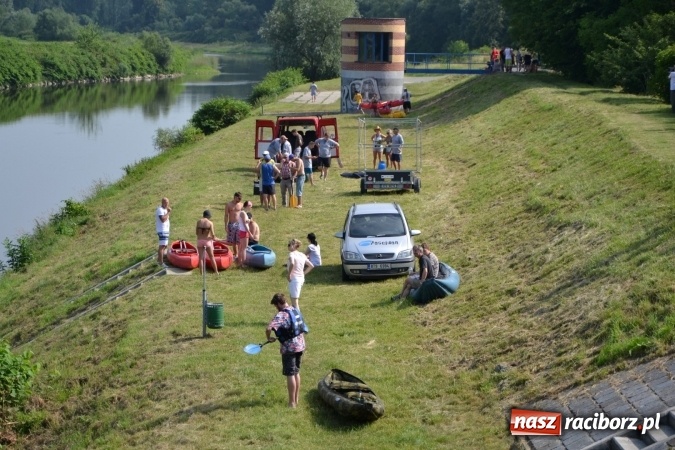 Zdjęcie w galerii na portalu naszraciborz.pl: Graniczne meandry otwarte. Gmina Krzyżanowice i miasto Bogumin oficjalnie rozpoczęli sezon wodniacki  wiadomości z regionu
