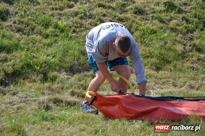 Zdjęcie w galerii na portalu naszraciborz.pl: Graniczne meandry otwarte. Gmina Krzyżanowice i miasto Bogumin oficjalnie rozpoczęli sezon wodniacki  wiadomości z regionu