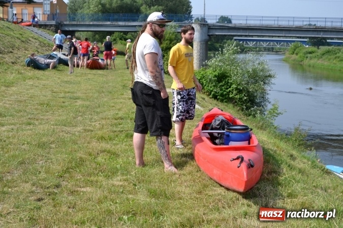 Zdjęcie w galerii na portalu naszraciborz.pl: Graniczne meandry otwarte. Gmina Krzyżanowice i miasto Bogumin oficjalnie rozpoczęli sezon wodniacki  wiadomości z regionu