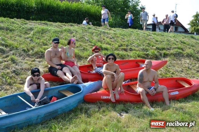 Zdjęcie w galerii na portalu naszraciborz.pl: Graniczne meandry otwarte. Gmina Krzyżanowice i miasto Bogumin oficjalnie rozpoczęli sezon wodniacki  wiadomości z regionu