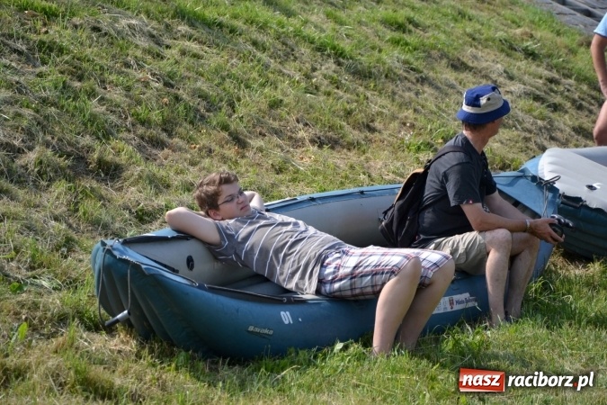 Zdjęcie w galerii na portalu naszraciborz.pl: Graniczne meandry otwarte. Gmina Krzyżanowice i miasto Bogumin oficjalnie rozpoczęli sezon wodniacki  wiadomości z regionu