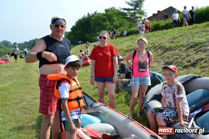 Zdjęcie w galerii na portalu naszraciborz.pl: Graniczne meandry otwarte. Gmina Krzyżanowice i miasto Bogumin oficjalnie rozpoczęli sezon wodniacki  wiadomości z regionu
