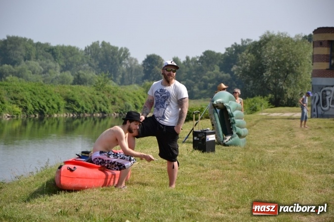 Zdjęcie w galerii na portalu naszraciborz.pl: Graniczne meandry otwarte. Gmina Krzyżanowice i miasto Bogumin oficjalnie rozpoczęli sezon wodniacki  wiadomości z regionu
