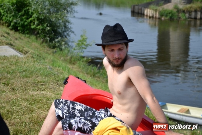 Zdjęcie w galerii na portalu naszraciborz.pl: Graniczne meandry otwarte. Gmina Krzyżanowice i miasto Bogumin oficjalnie rozpoczęli sezon wodniacki  wiadomości z regionu